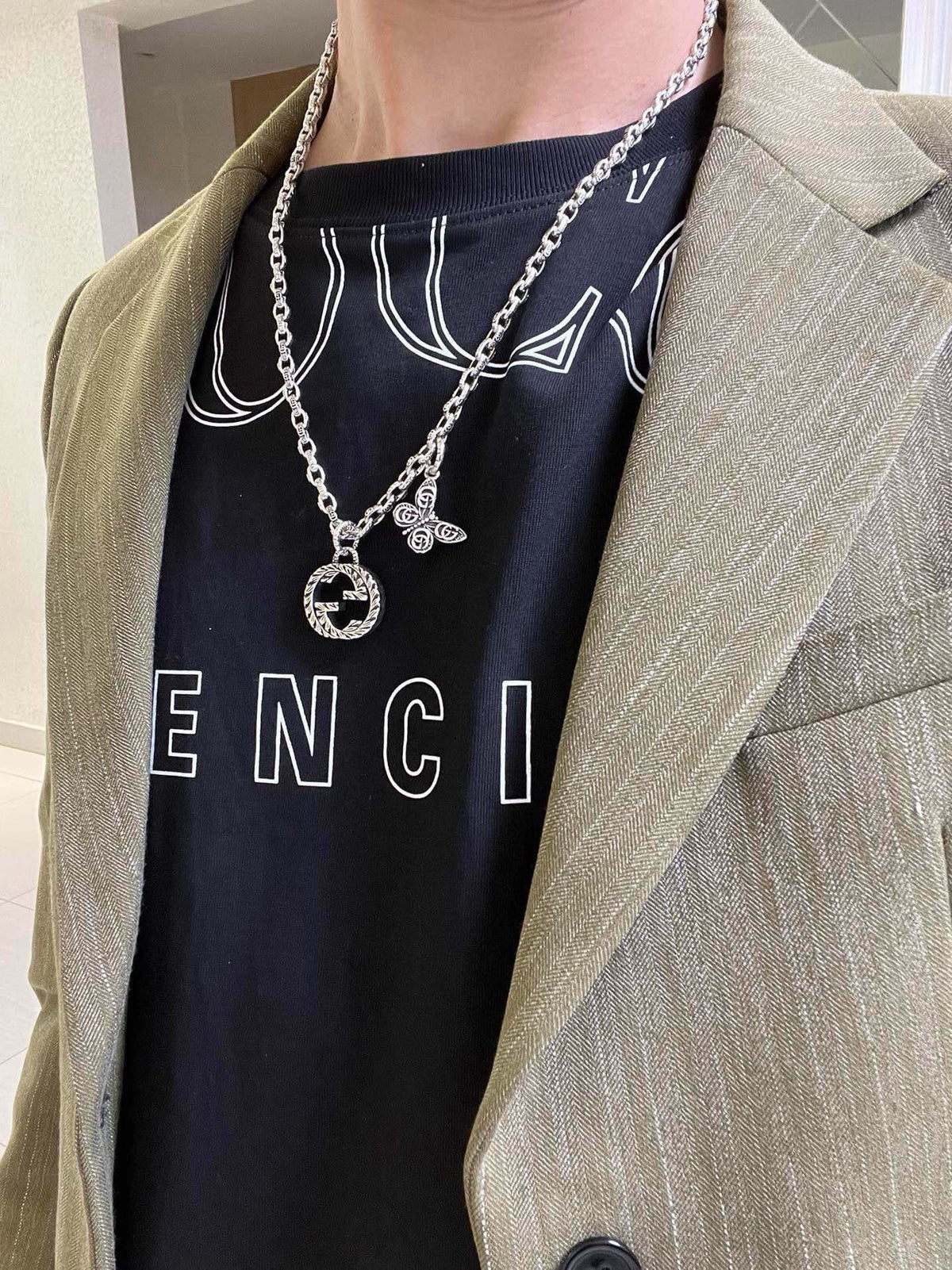 Double-G Emblem Pendant Necklace in Polished Metal-Tone – Design 065 detail view