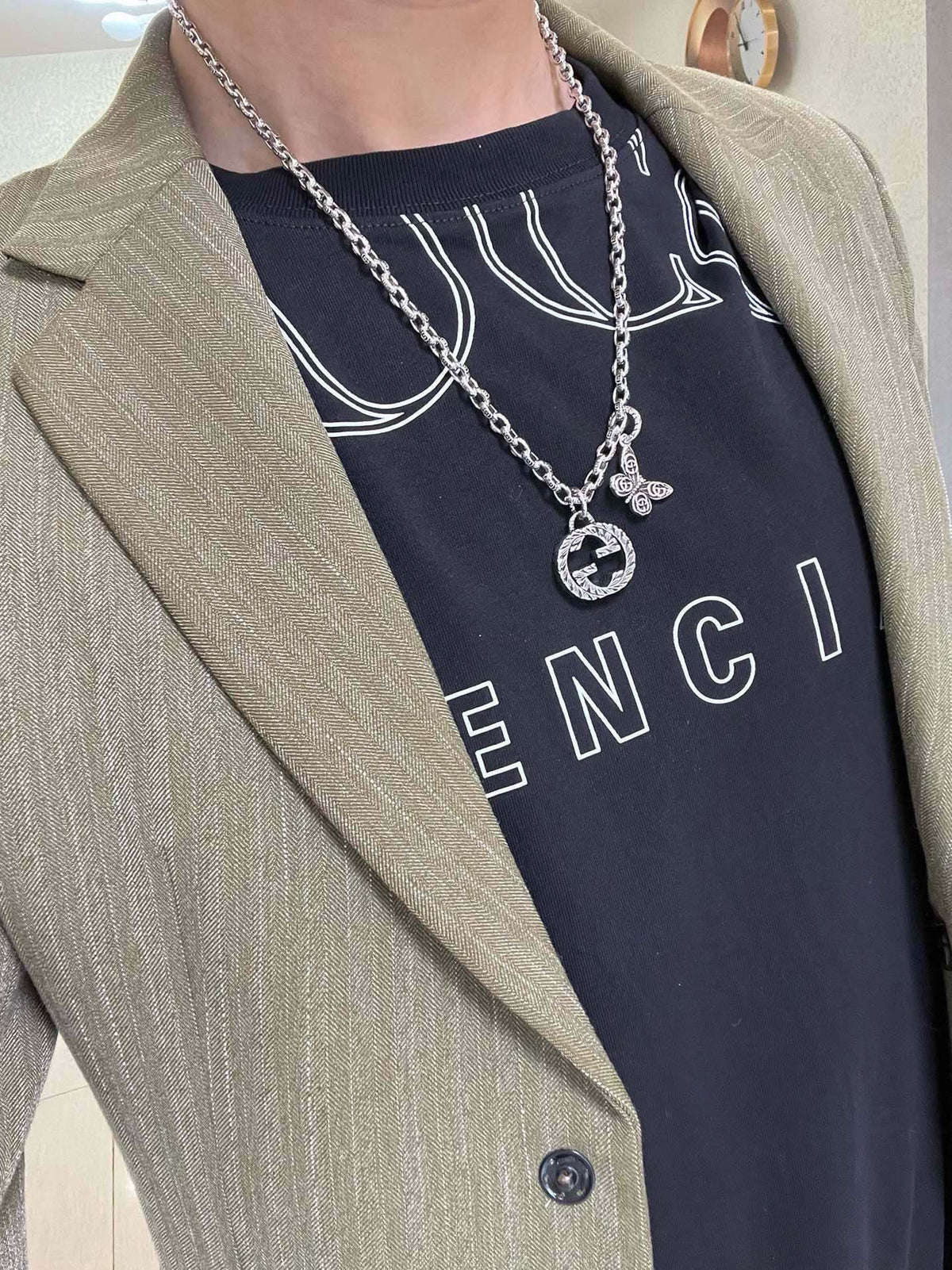 Double-G Emblem Pendant Necklace in Polished Metal-Tone – Design 050 side detail