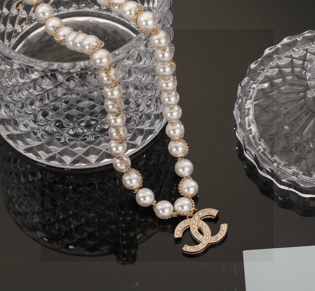 Double-C Emblem Bracelet in Polished Metal-Tone – Pearl Detail close-up detail