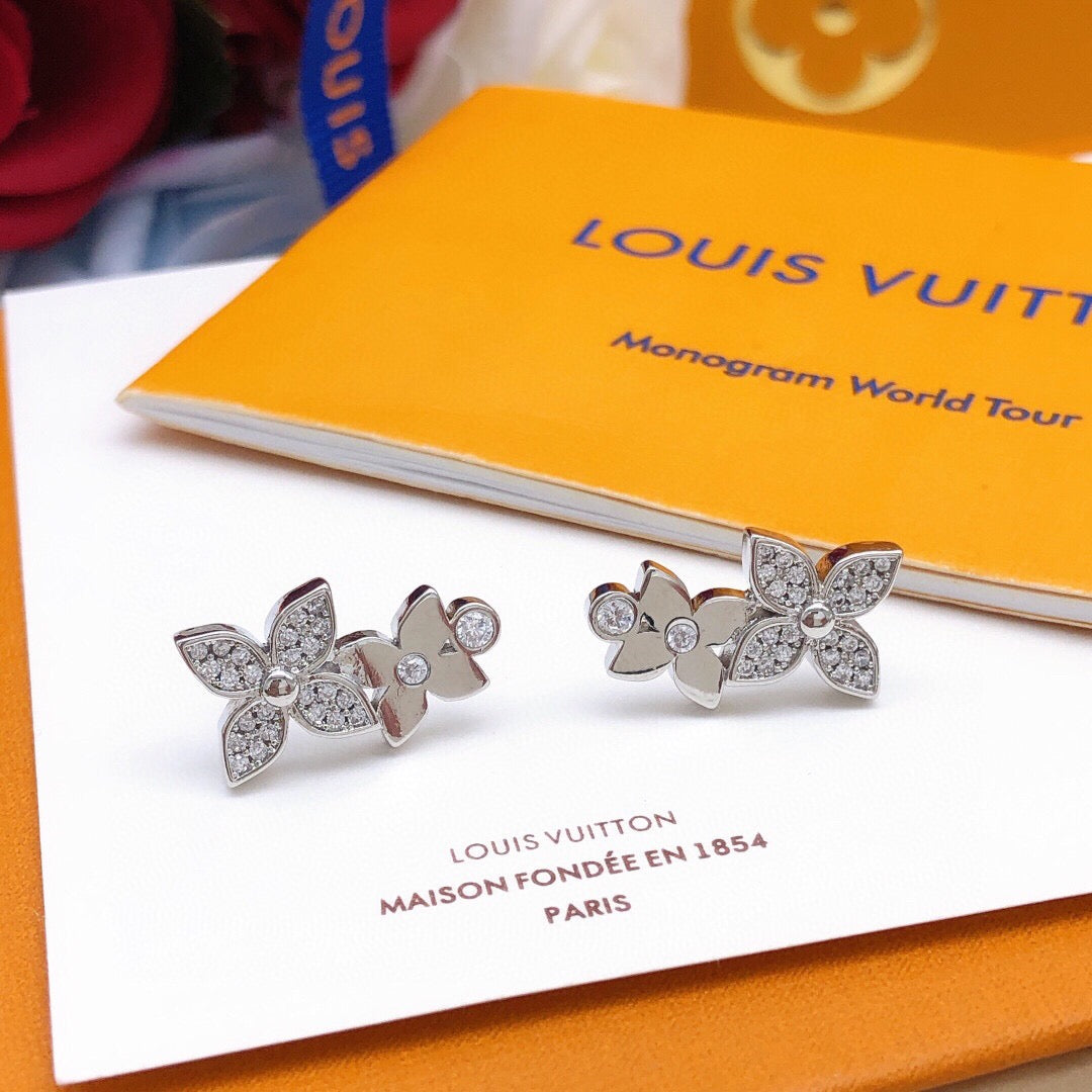 Star Stud Earrings in Silver-Tone – Silver Detail front product view