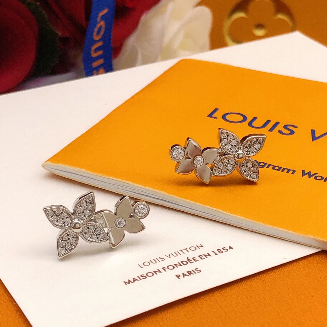 Star Stud Earrings in Silver-Tone – Silver Detail styled product view
