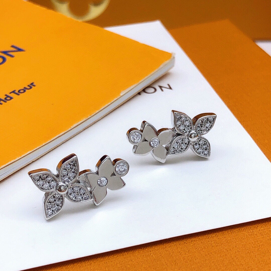Star Stud Earrings in Silver-Tone – Silver Detail – Design 003 main product view