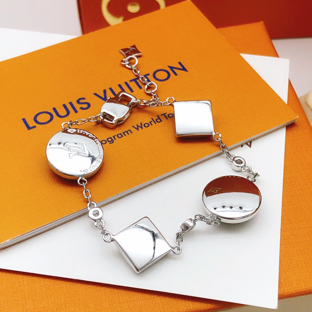 Geometric Emblem Bracelet in Silver-Tone – Silver Detail – Design 004 detail view