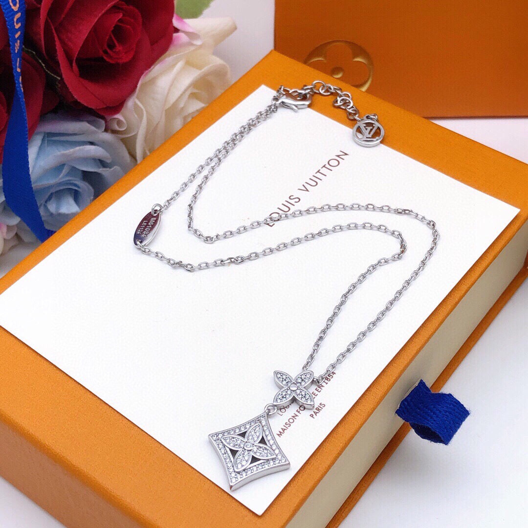 Geometric Emblem Pendant Necklace in Silver-Tone – Silver Detail – Design 002 close-up detail