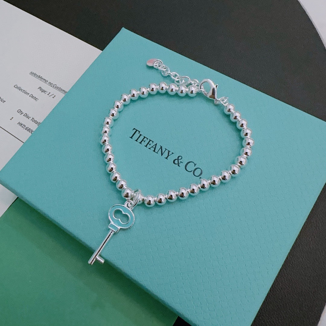 Signature Motif Bracelet in Silver-Tone – Vintage Detail – Design 14 side detail