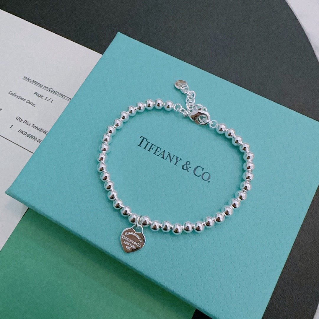 Signature Motif Bracelet in Silver-Tone – Vintage Detail – Design 13 close-up detail