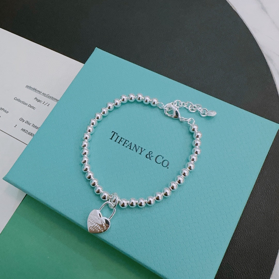 Signature Motif Bracelet in Silver-Tone – Vintage Detail – Design 12 close-up detail