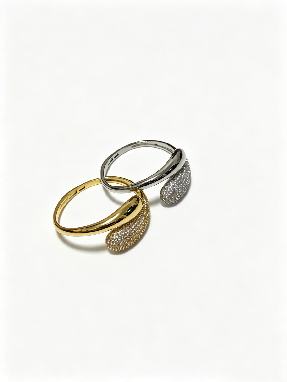 Sculptural Statement Bracelet in Gold-Tone – Design 21 side detail