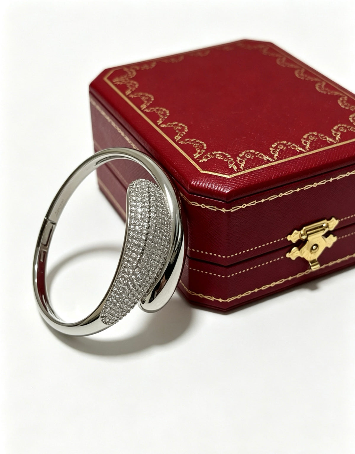 Sculptural Statement Bracelet in Gold-Tone – Design 21 detail view
