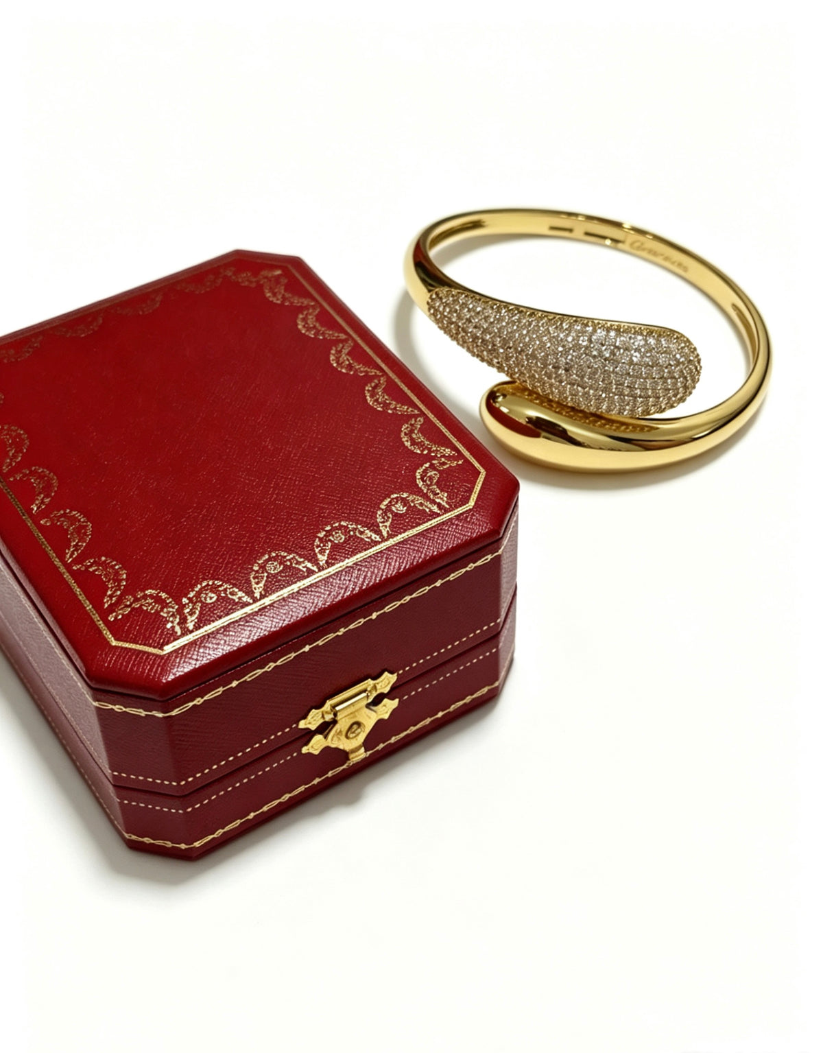 Sculptural Statement Bracelet in Gold-Tone – Design 20 detail view