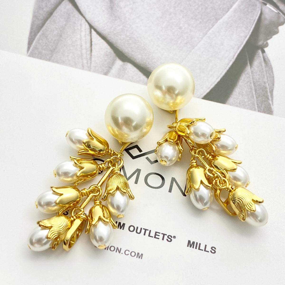 Pearl-Style Motif Stud Earrings in Polished Metal-Tone with Pearl-Style Detail – Design 003 side detail