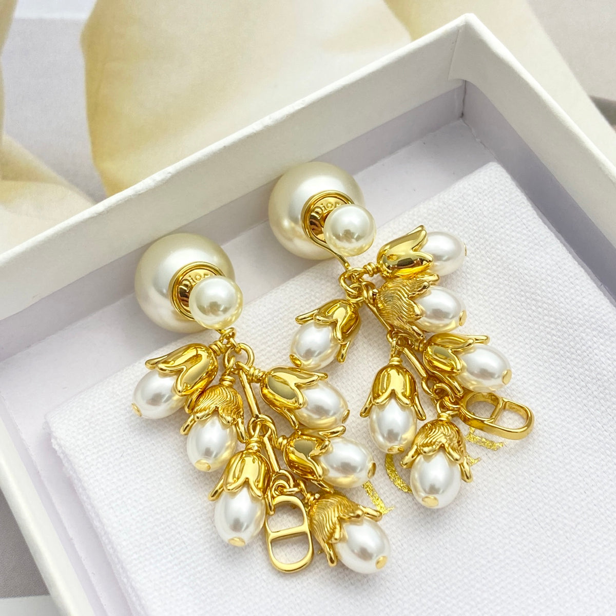 Pearl-Style Motif Stud Earrings in Polished Metal-Tone with Pearl-Style Detail – Design 003 main product view