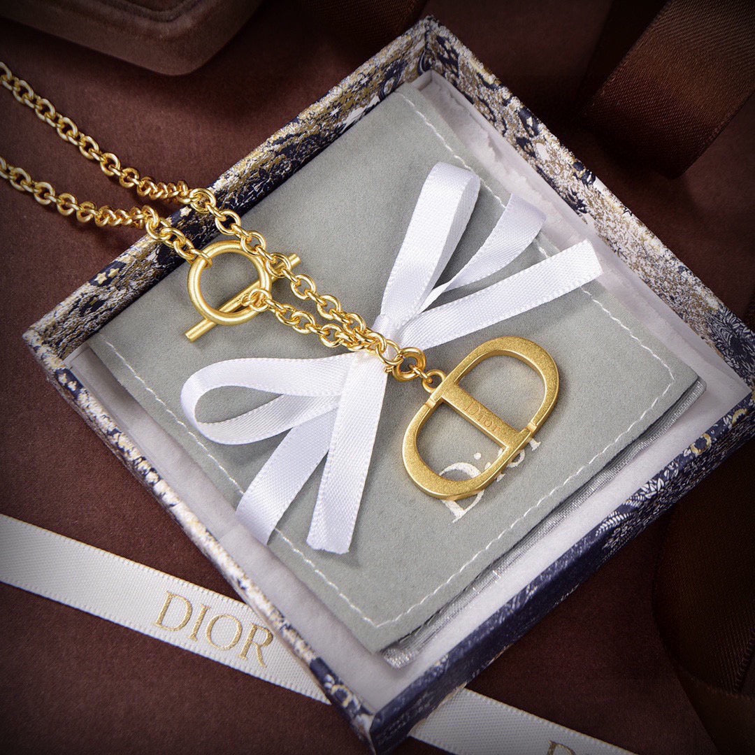 Sculptural Pendant Necklace in Polished Metal-Tone – Design 002 side detail