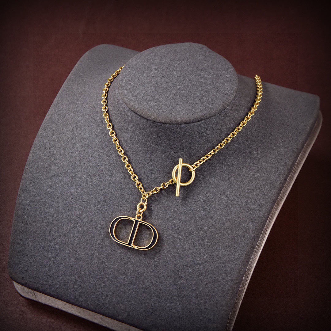 Sculptural Pendant Necklace in Polished Metal-Tone – Design 002 detail view