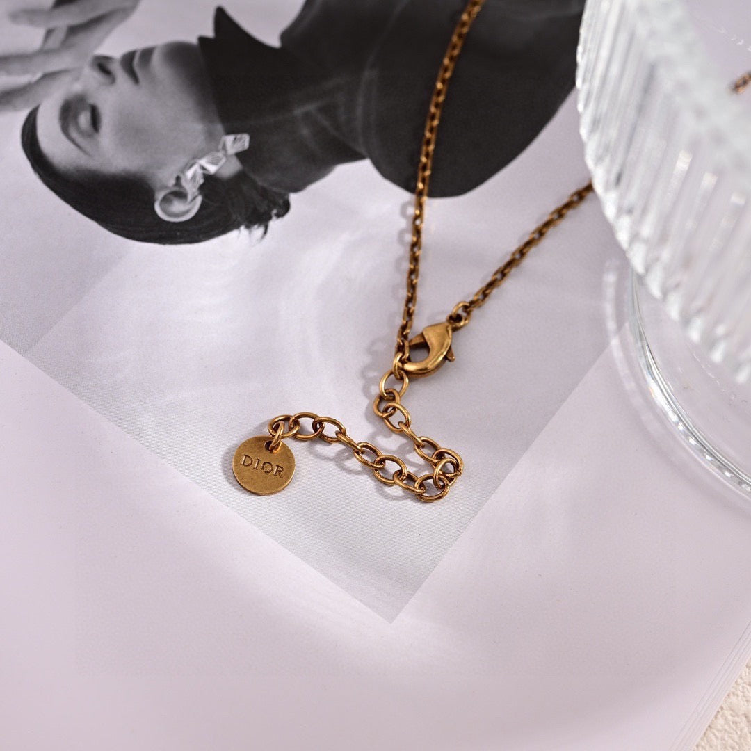 Graphic Letter Motif Pendant Necklace in Polished Metal-Tone – Design 004 side detail