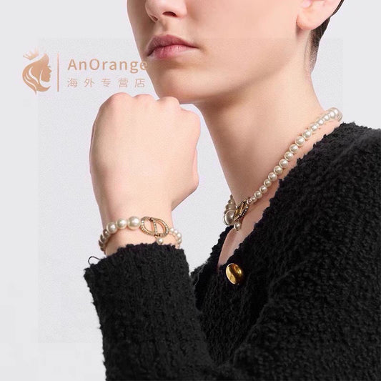Graphic Letter Motif Pendant Necklace in Polished Metal-Tone – Design 003 main product view