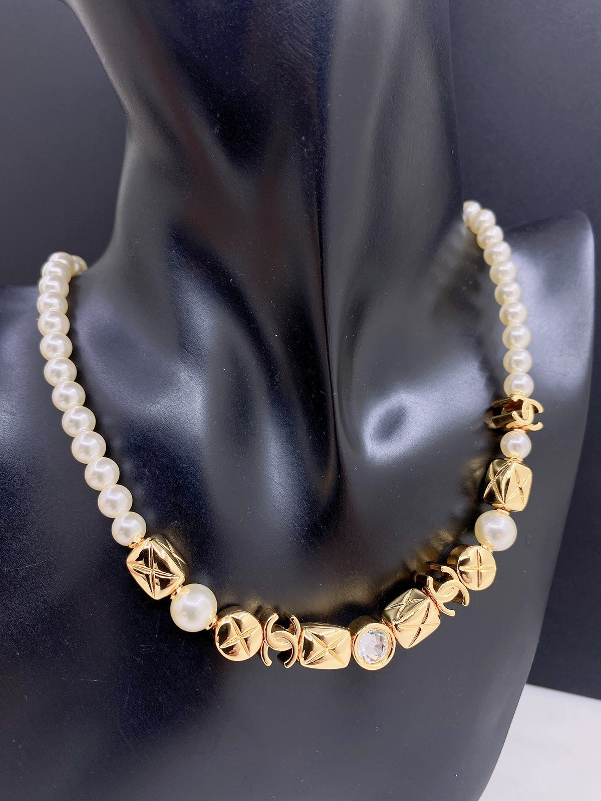 Pearl Pearl-Detail Pendant Necklace – Pearl Detail front product view