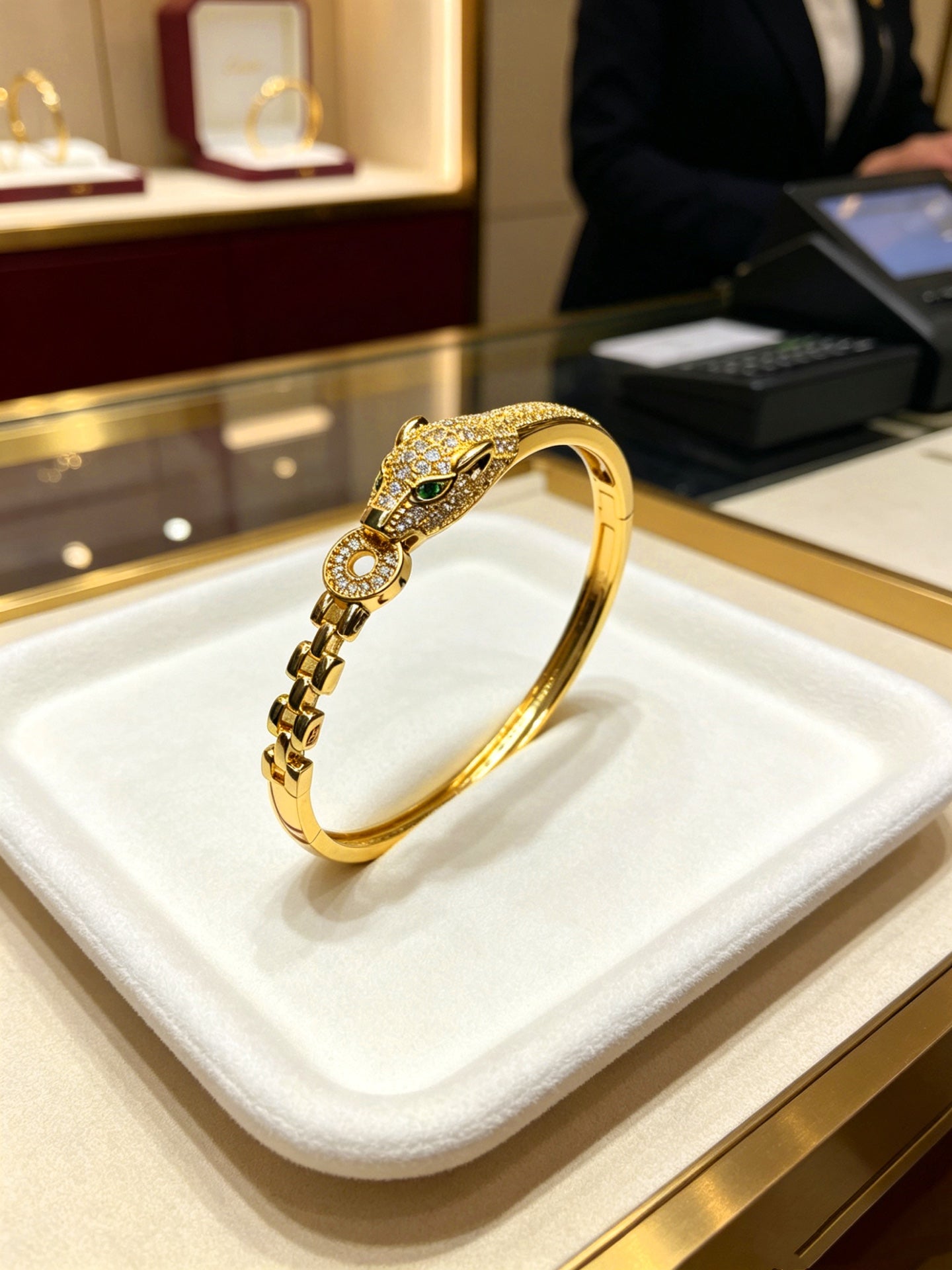 Sculptural Statement Bracelet in Gold-Tone – Design 10 close-up detail