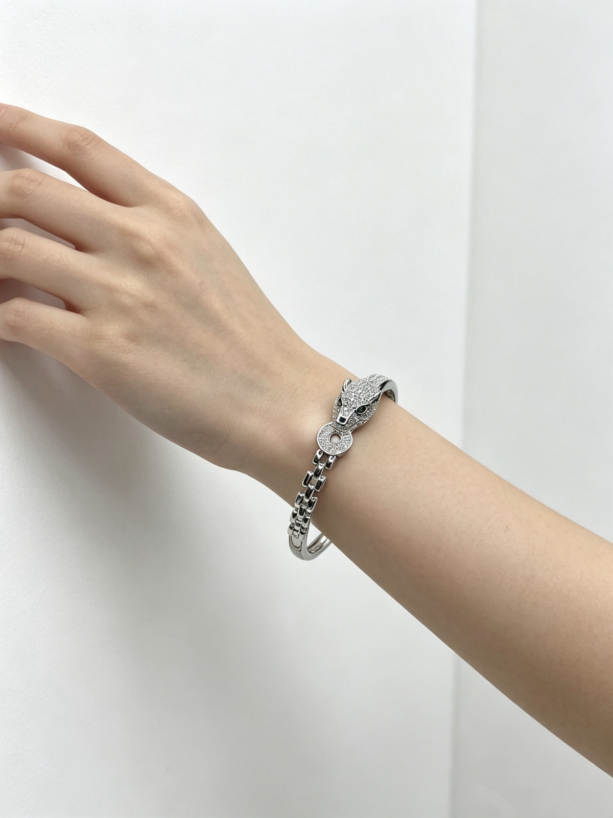 Sculptural Statement Bracelet in Gold-Tone – Design 09 detail view