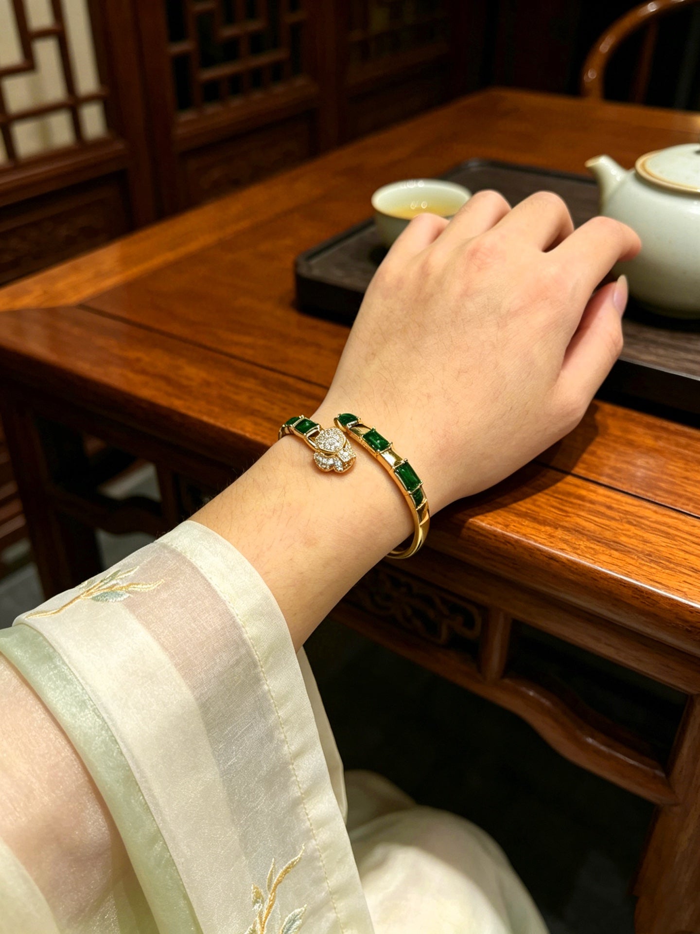 Sculptural Statement Bracelet in Gold-Tone – Design 08 side detail