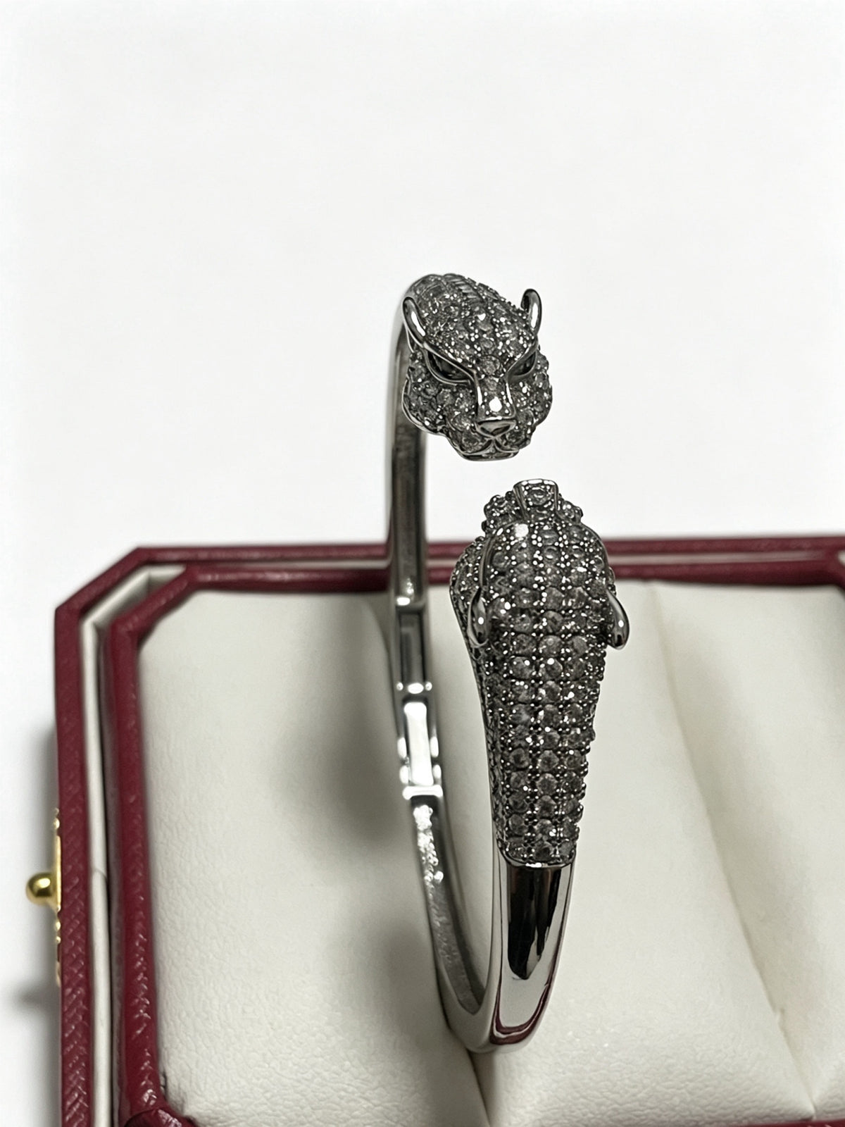 Sculptural Statement Bracelet in Gold-Tone – Design 05 detail view