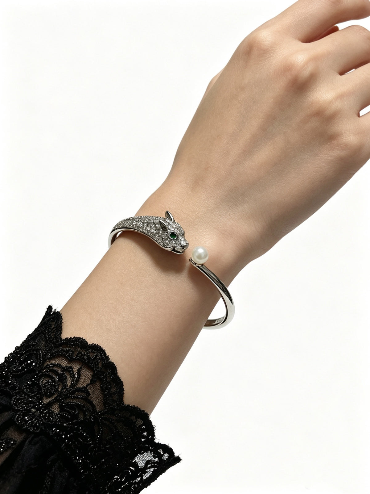 Sculptural Statement Bracelet in Gold-Tone – Design 04 detail view