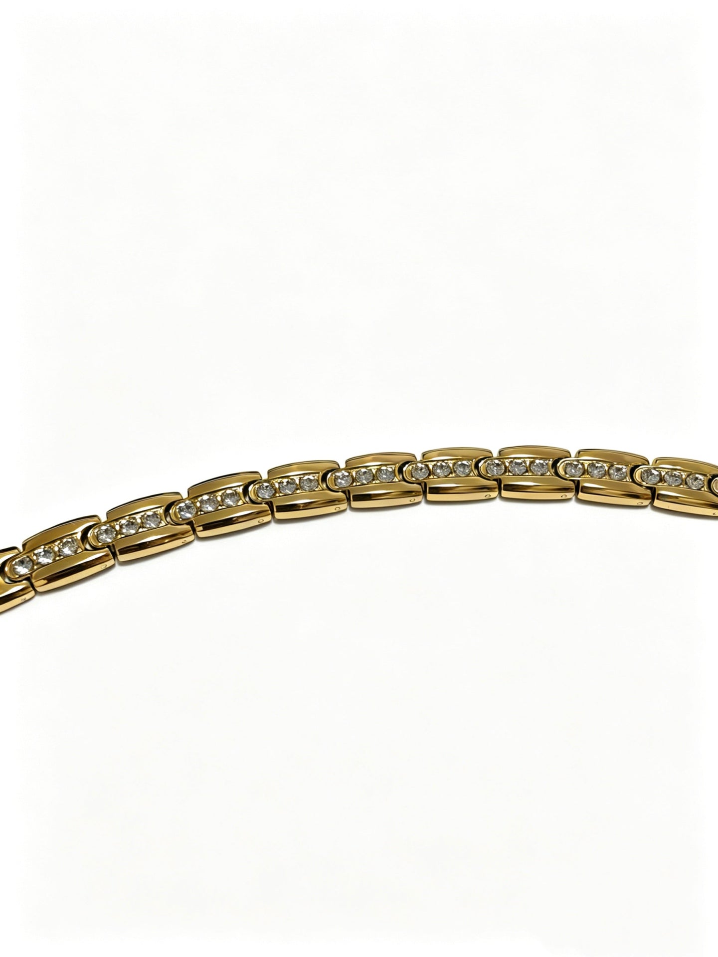 Sculptural Statement Bracelet in Gold-Tone – Design 02 detail view