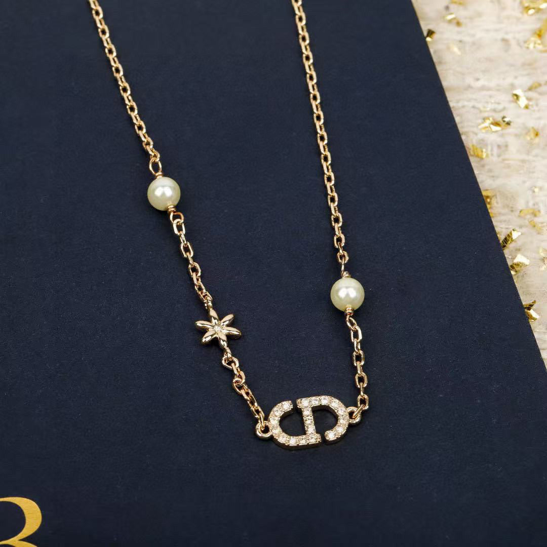 Pearl-Style Motif Pendant Necklace in Polished Metal-Tone with Pearl-Style Detail – Design 004 close-up detail