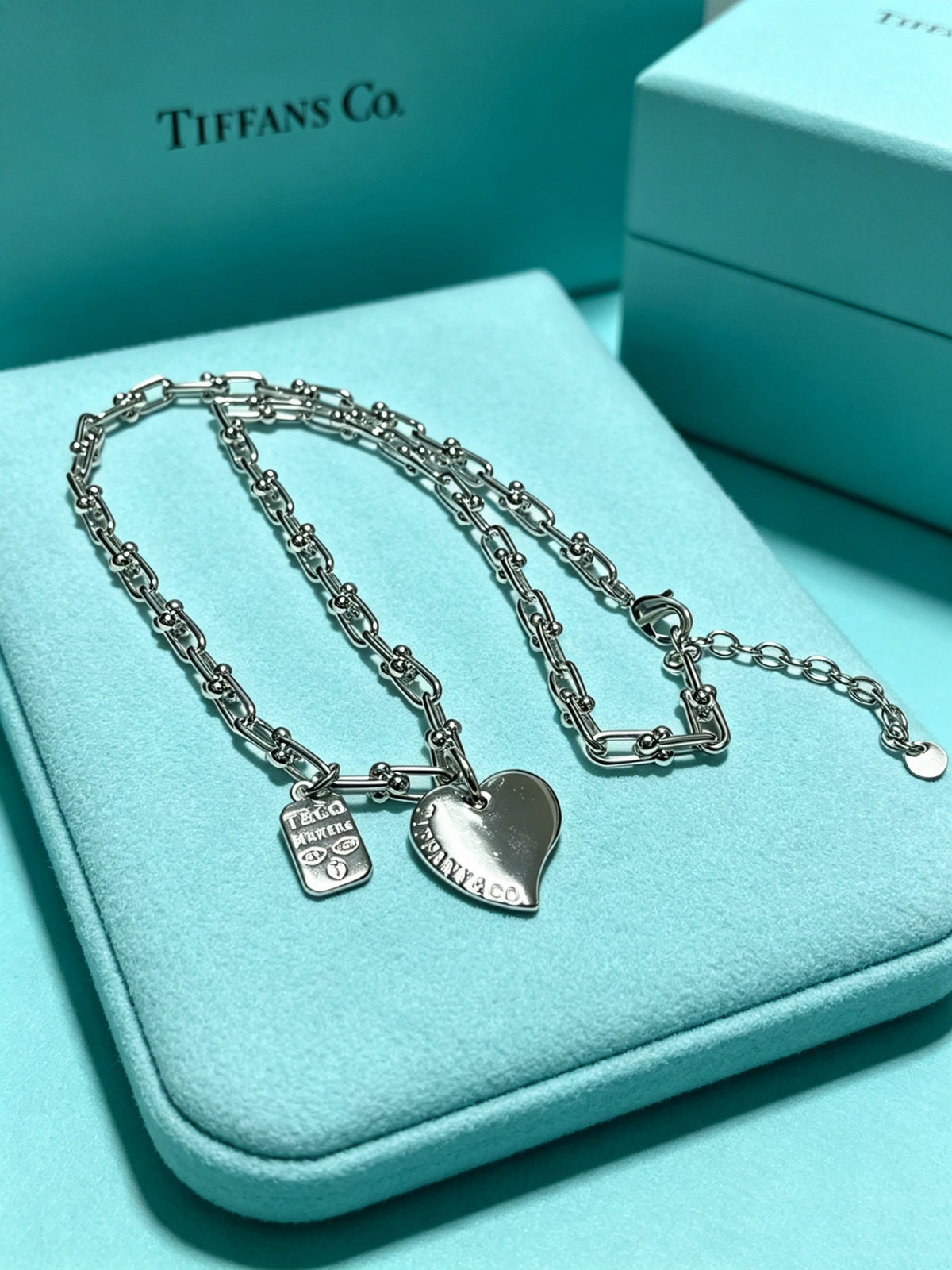 Signature Motif Pendant Necklace in Silver-Tone – Vintage Detail – Design 04 close-up detail