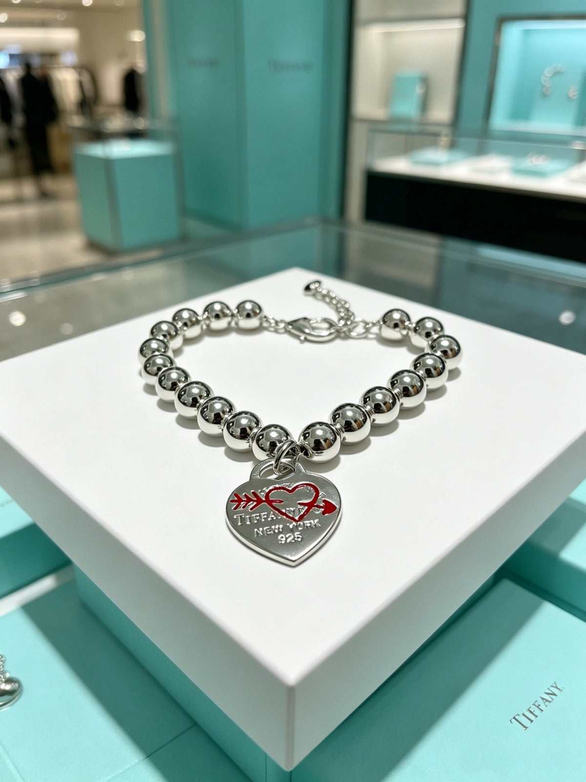 Signature Motif Bracelet in Silver-Tone – Vintage Detail – Design 09 close-up detail