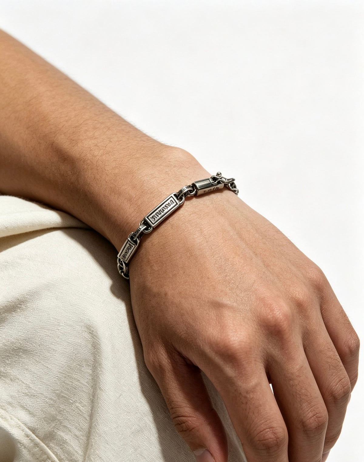 Cross Cuban-Link Bracelet in Antique Silver-Tone – Cuban Link side detail