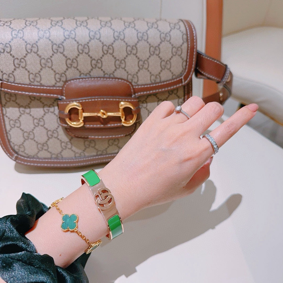 Double-G Emblem Bangle in Gold-Tone – Design 004 detail view