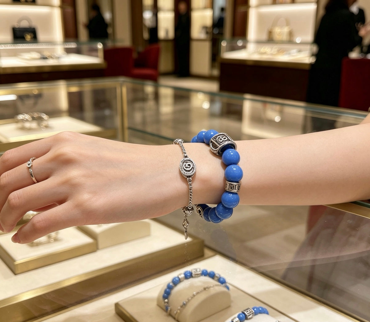 Double-G Emblem Bracelet in Polished Metal-Tone – Design 003 front product view