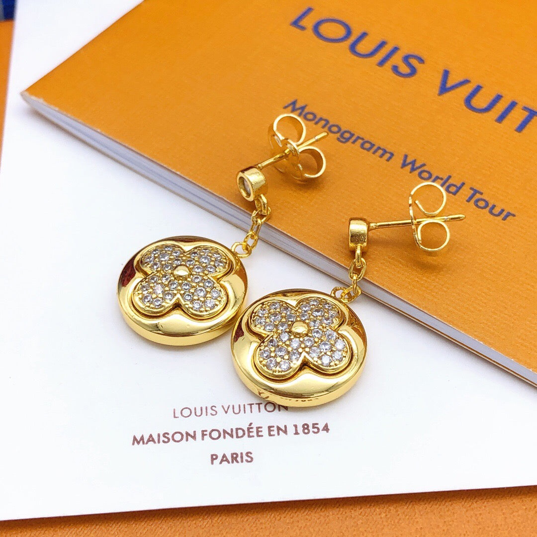 Round Stud Earrings in Gold-Tone – Design 001 detail view