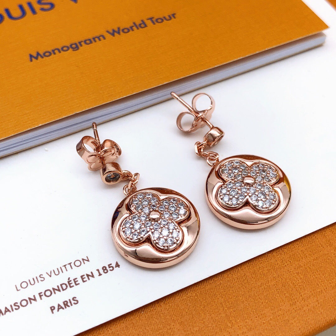 Geometric Emblem Stud Earrings in Rose-Gold-Tone – Rose Gold Detail detail view