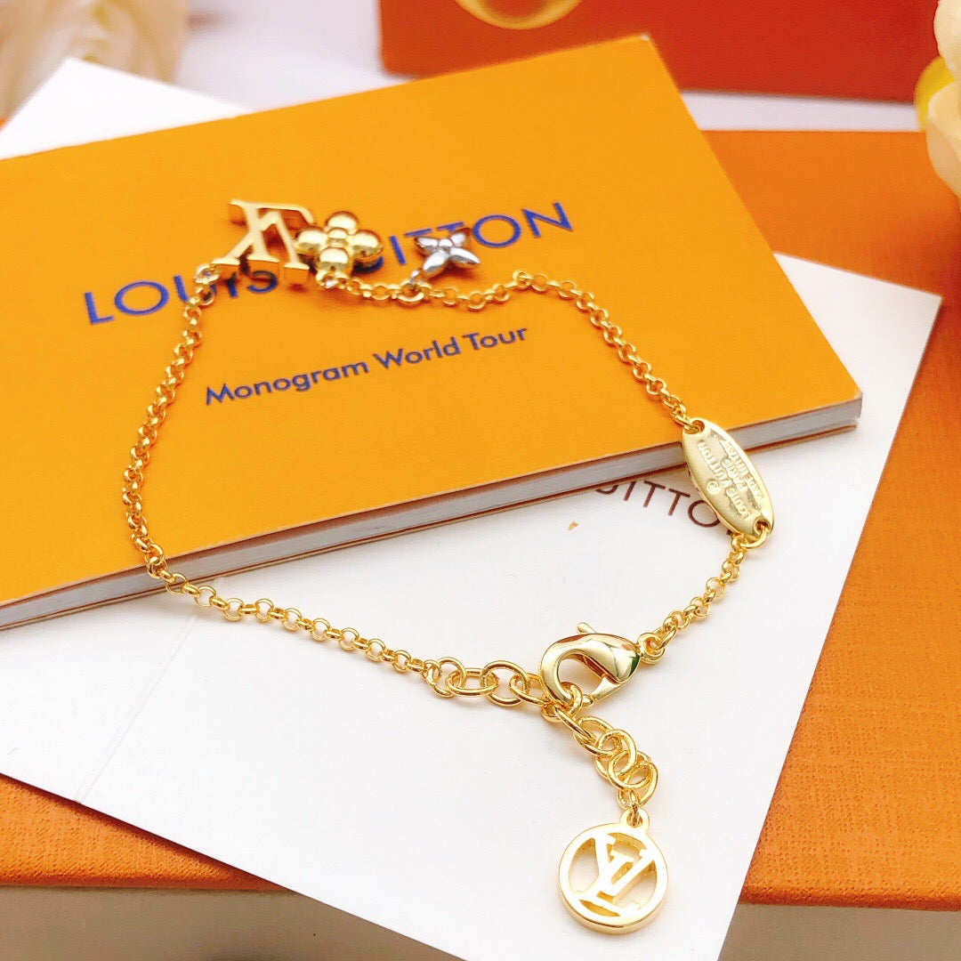 Floral Bracelet in Silver-Tone – Silver Detail front product view