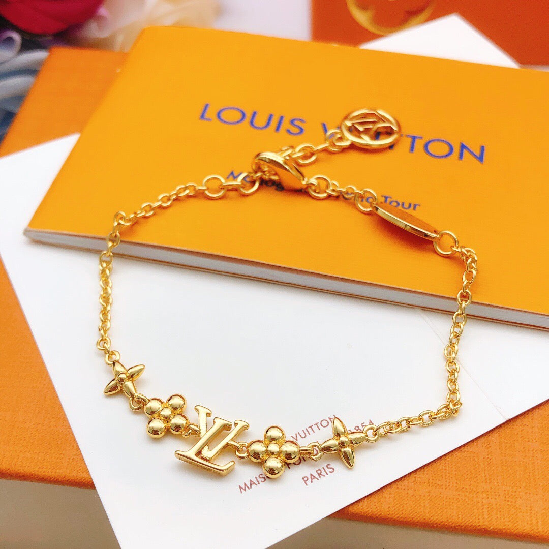 Geometric Emblem Bracelet in Gold-Tone – Design 005 detail view