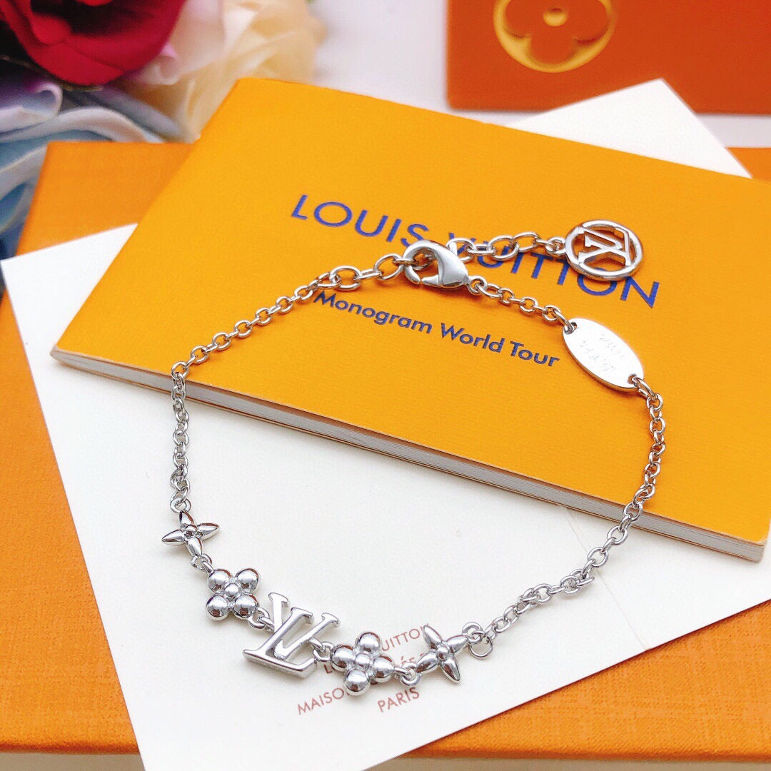 Geometric Emblem Bracelet in Silver-Tone – Silver Detail – Design 002 detail view