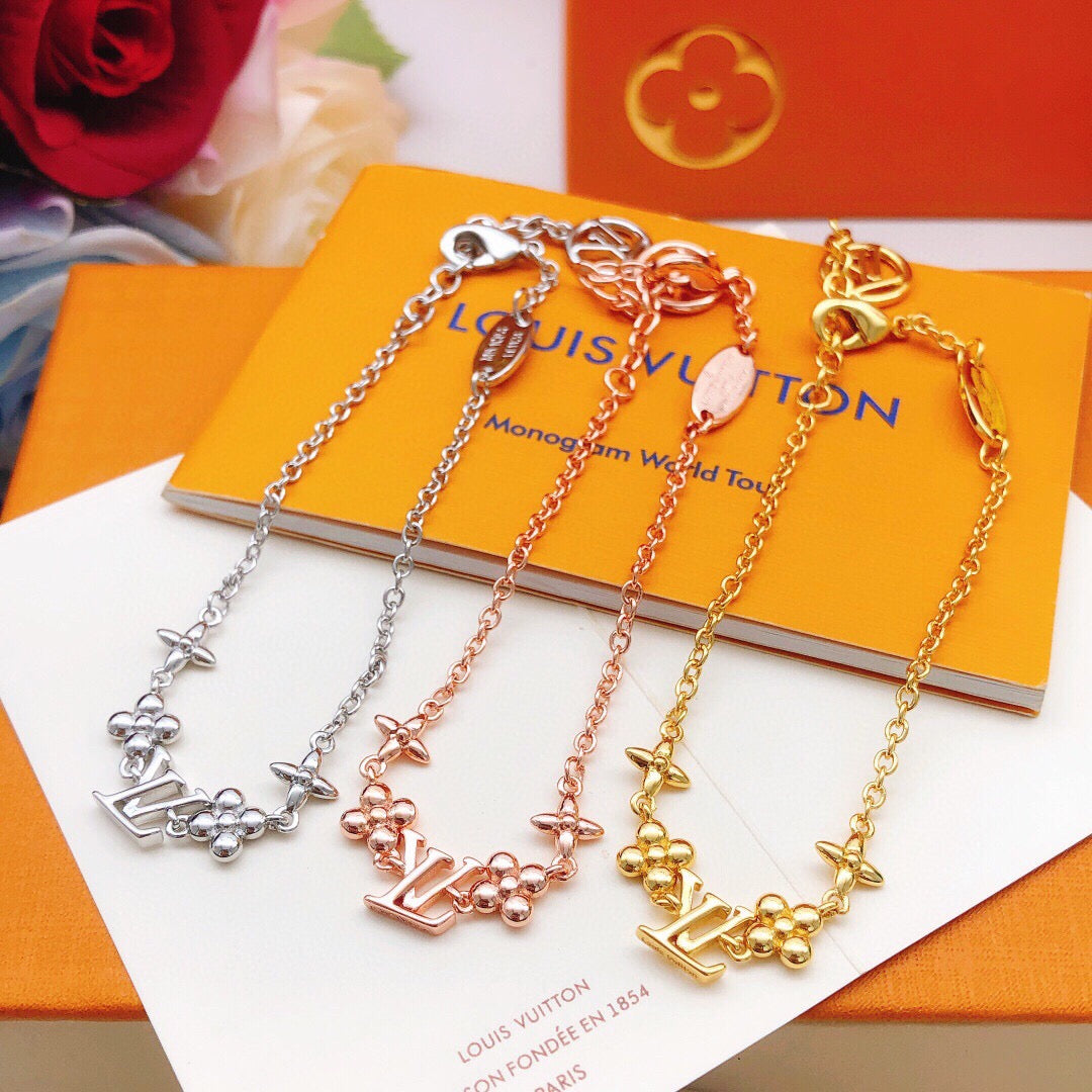 Geometric Emblem Bracelet in Silver-Tone – Silver Detail – Design 002 side detail