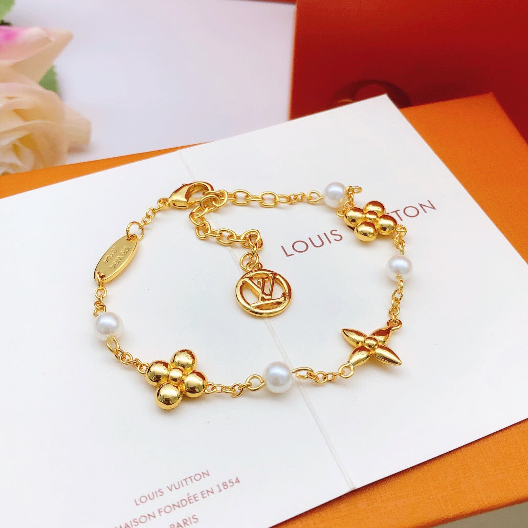 Geometric Emblem Bracelet in Gold-Tone – Pearl Detail – Design 002 detail view