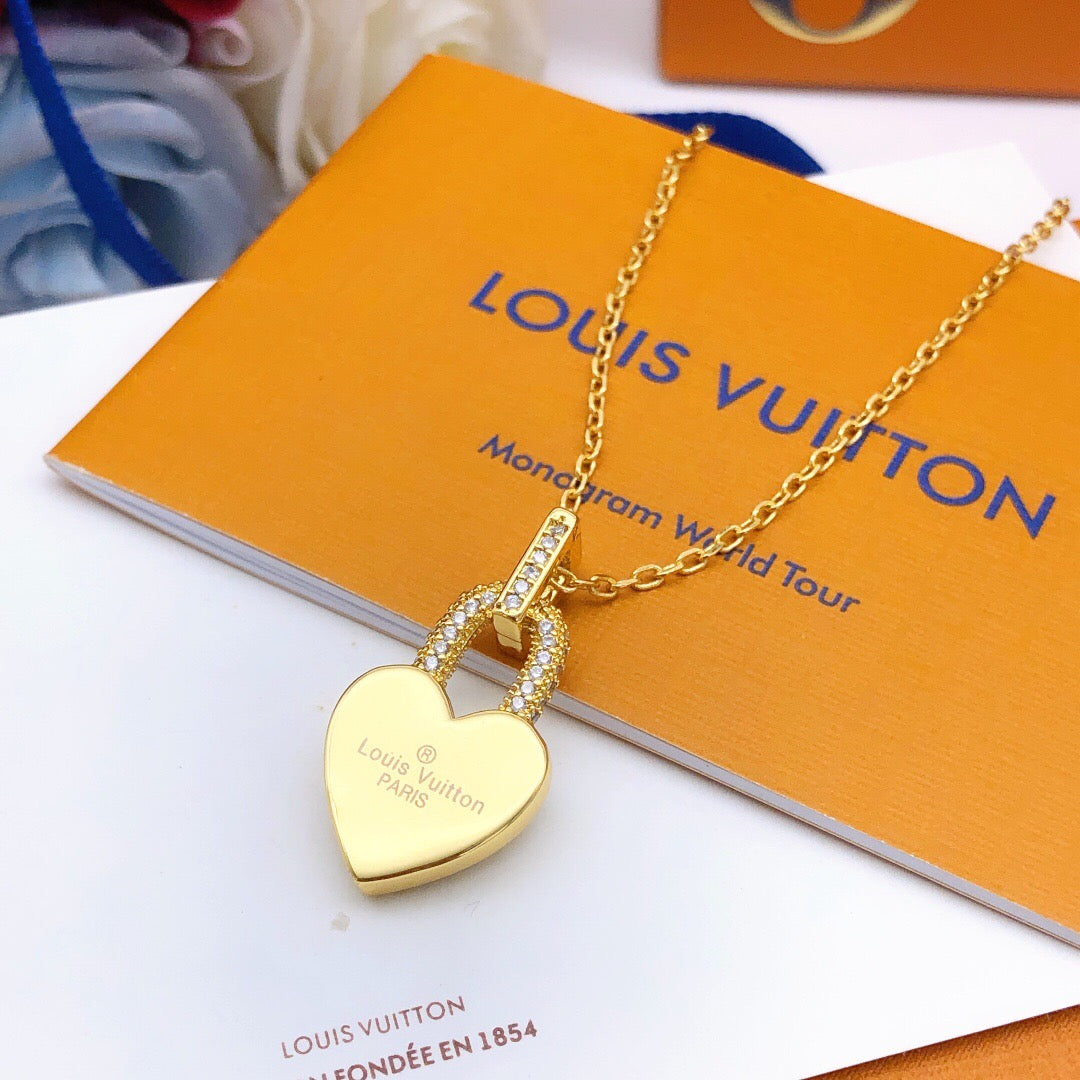Heart Pendant Necklace in Gold-Tone – Design 002 close-up detail