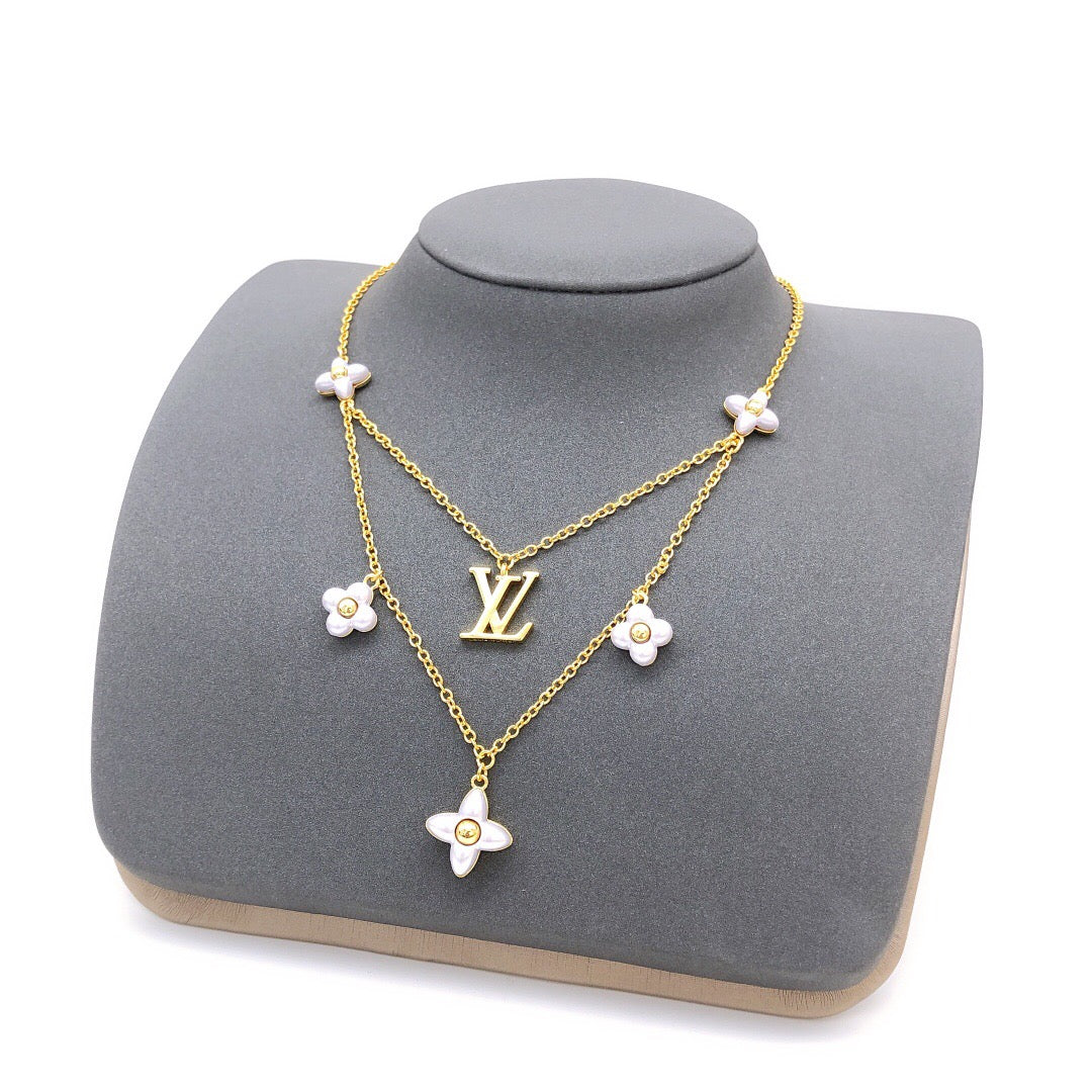 Floral Double-Layer Pendant Necklace close-up detail