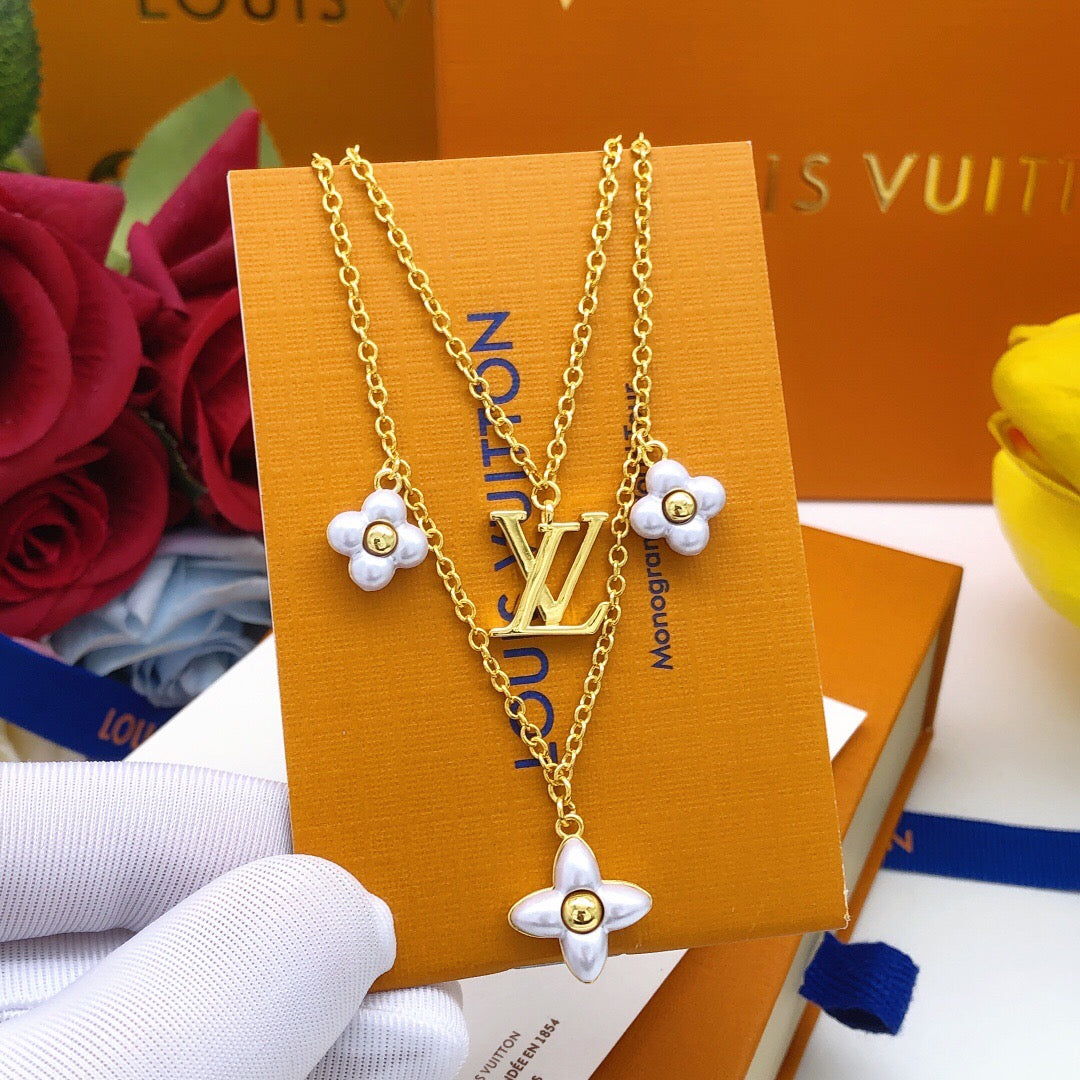 Floral Double-Layer Pendant Necklace side detail