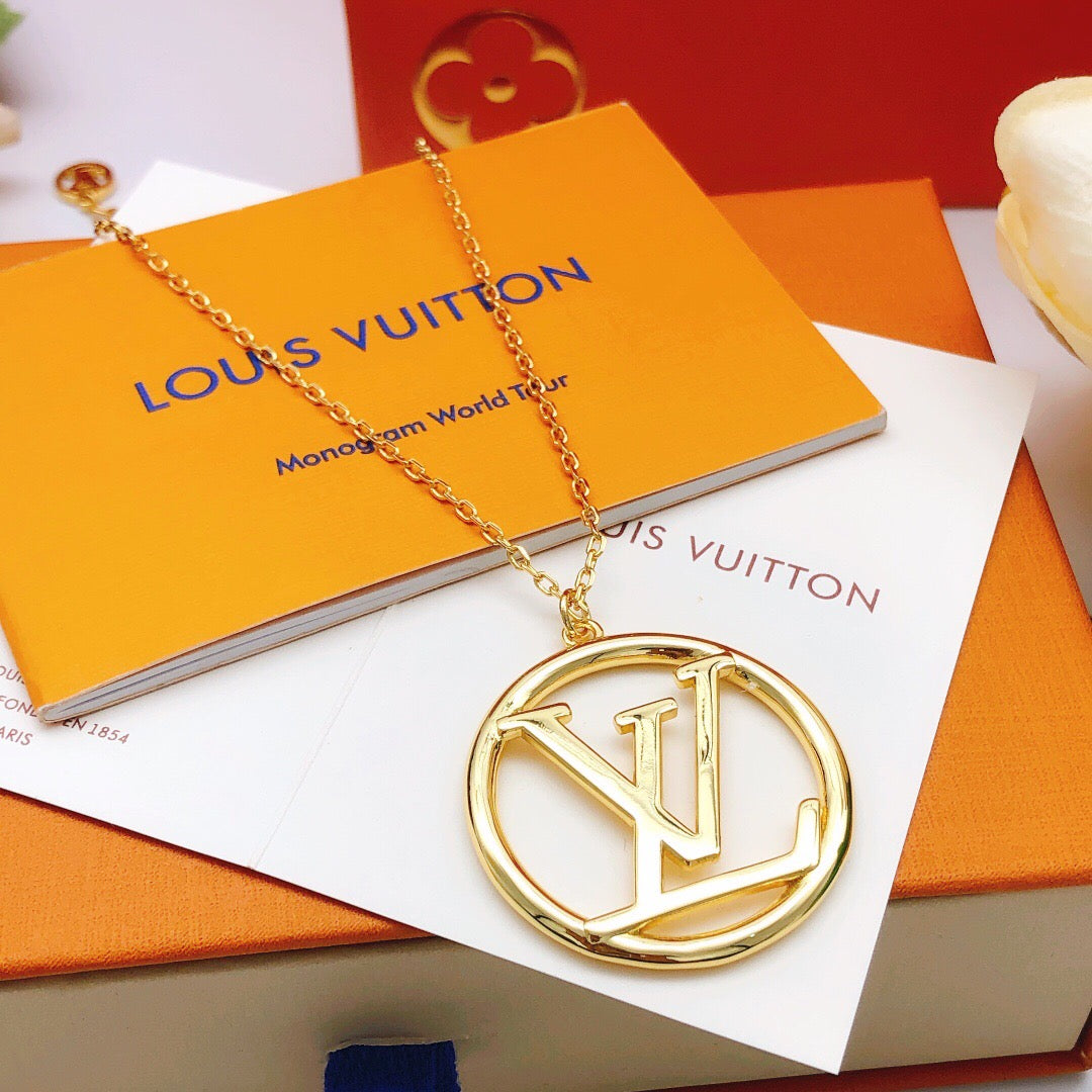 Round Pendant Necklace in Gold-Tone – Design 002 side detail