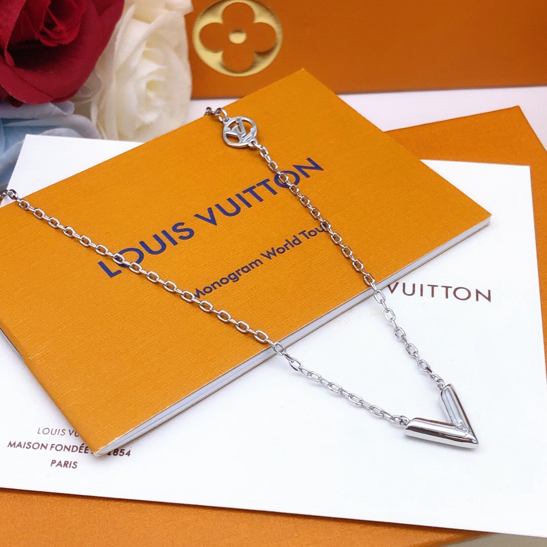 Geometric Emblem Pendant Necklace in Silver-Tone – Silver Detail detail view