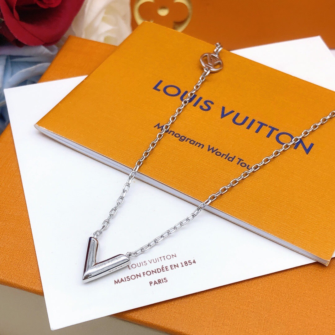 Geometric Emblem Pendant Necklace in Silver-Tone – Silver Detail side detail