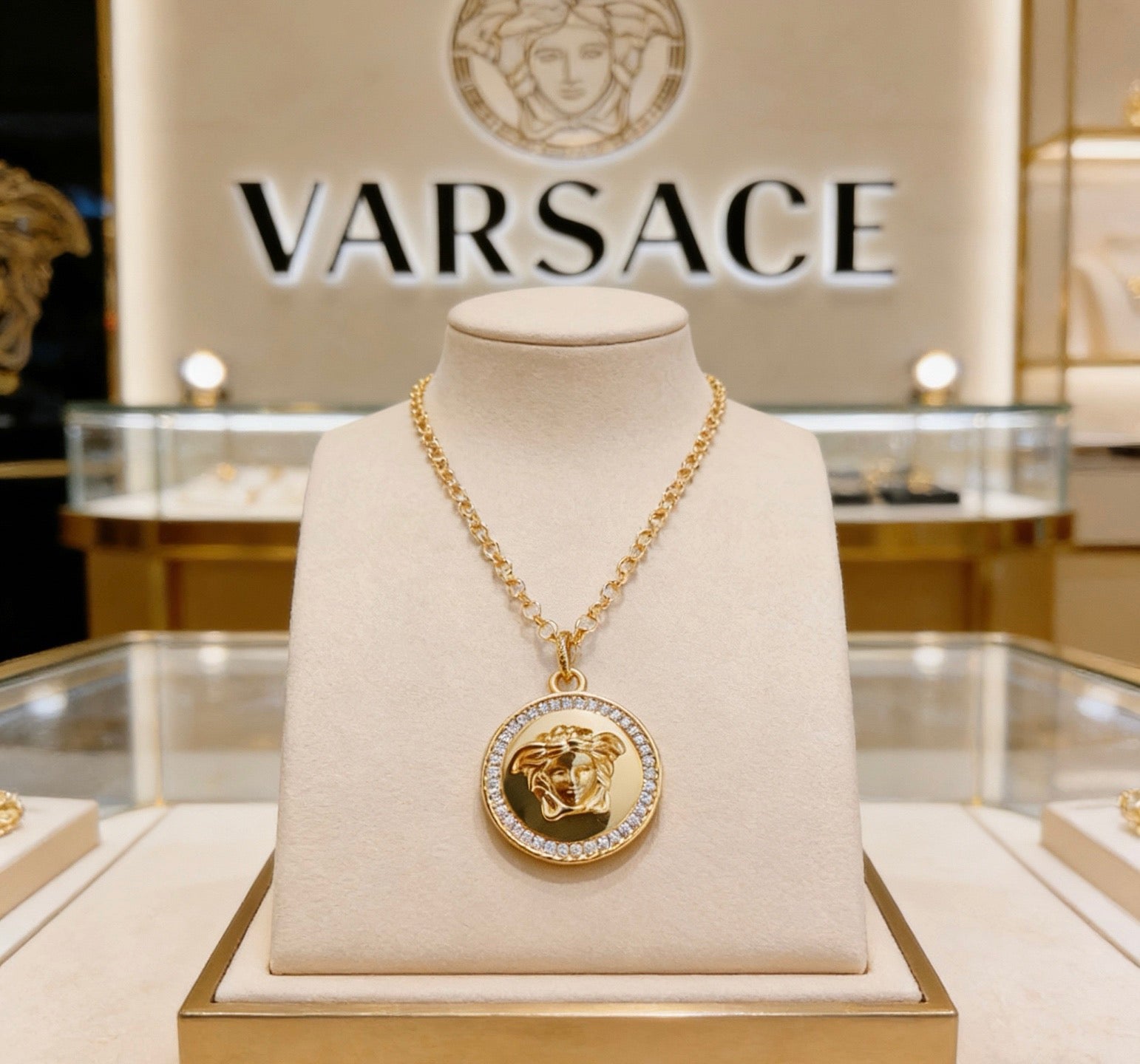 Medusa Head Pendant Necklace in Antique Silver-Tone – 60 cm – Design 02 detail view