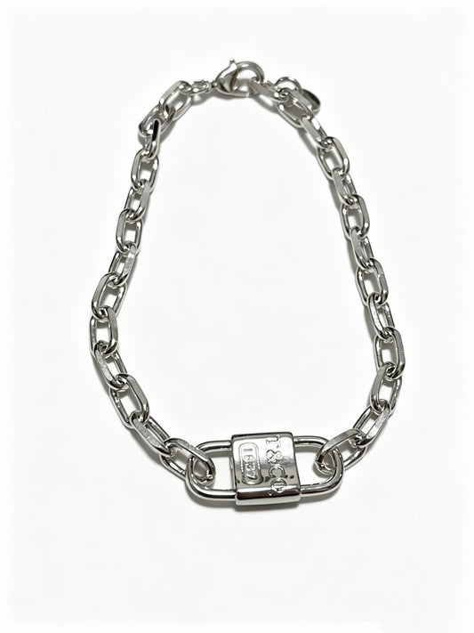 Signature Motif Bracelet in Silver-Tone – Vintage Detail – Design 02 main product view
