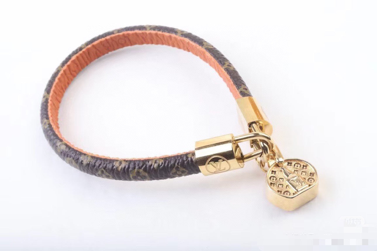 Bag Motif Bangle in Gold-Tone – Bag Detail front product view