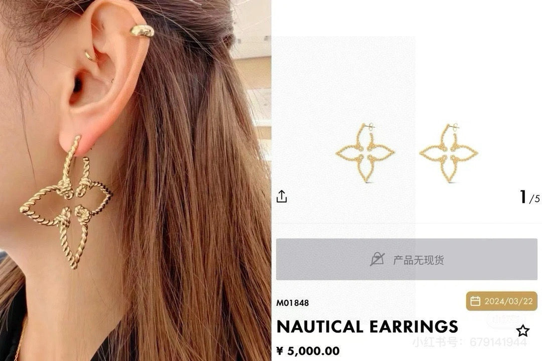 Clover Stud Earrings in Polished Metal-Tone – Clover Detail – Design 002 side detail